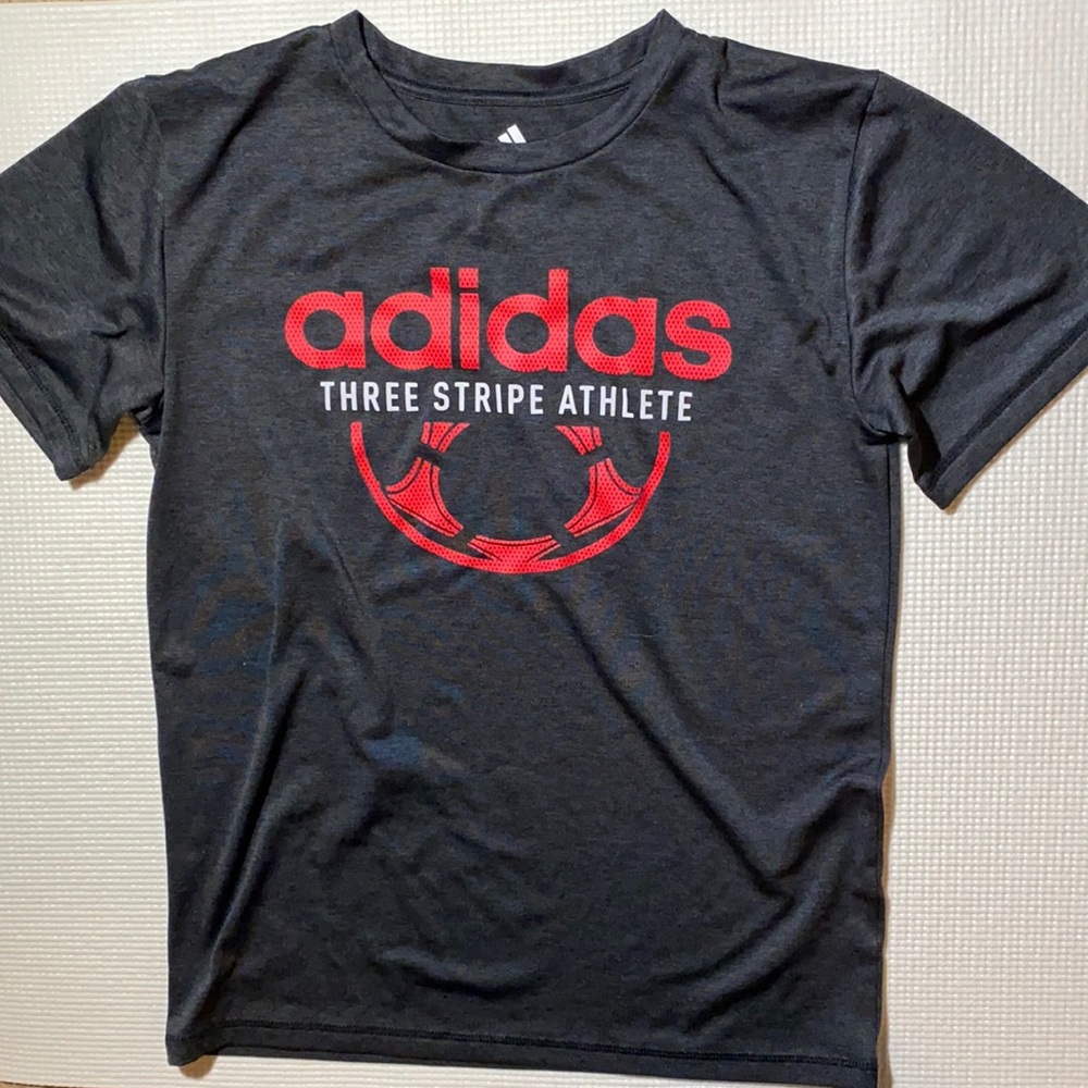 ADIDAS T-SHIRT
